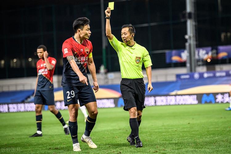官方:江西庐山球员张延军实施暴力行为染红,被停赛4场+罚款2万