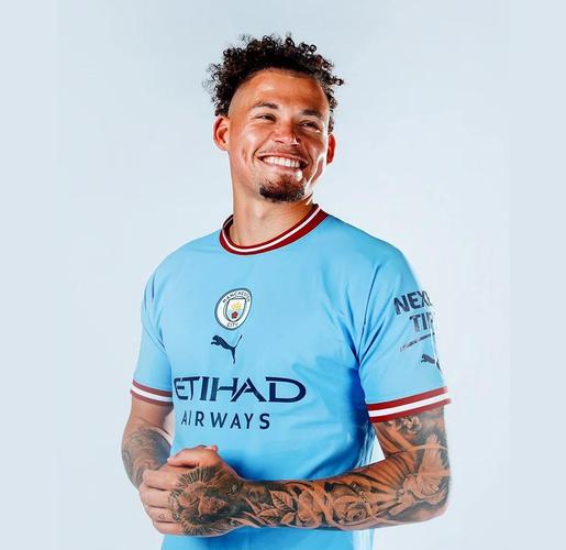 菲利普斯14岁加盟利兹联青训,21岁当核心,26岁4900万欧加盟曼城