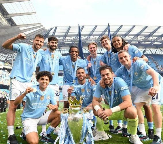 值得纪念!曼城10名青训小将入选比赛名单+8人登场,球队发文纪念