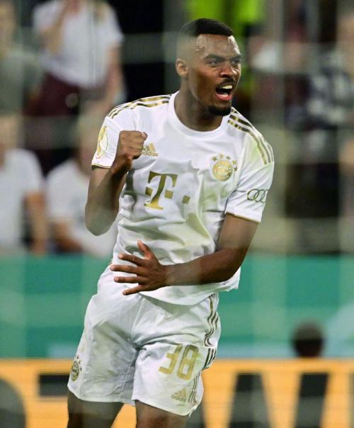 战术板丨赫拉芬贝赫,红军新赛季的关键先生