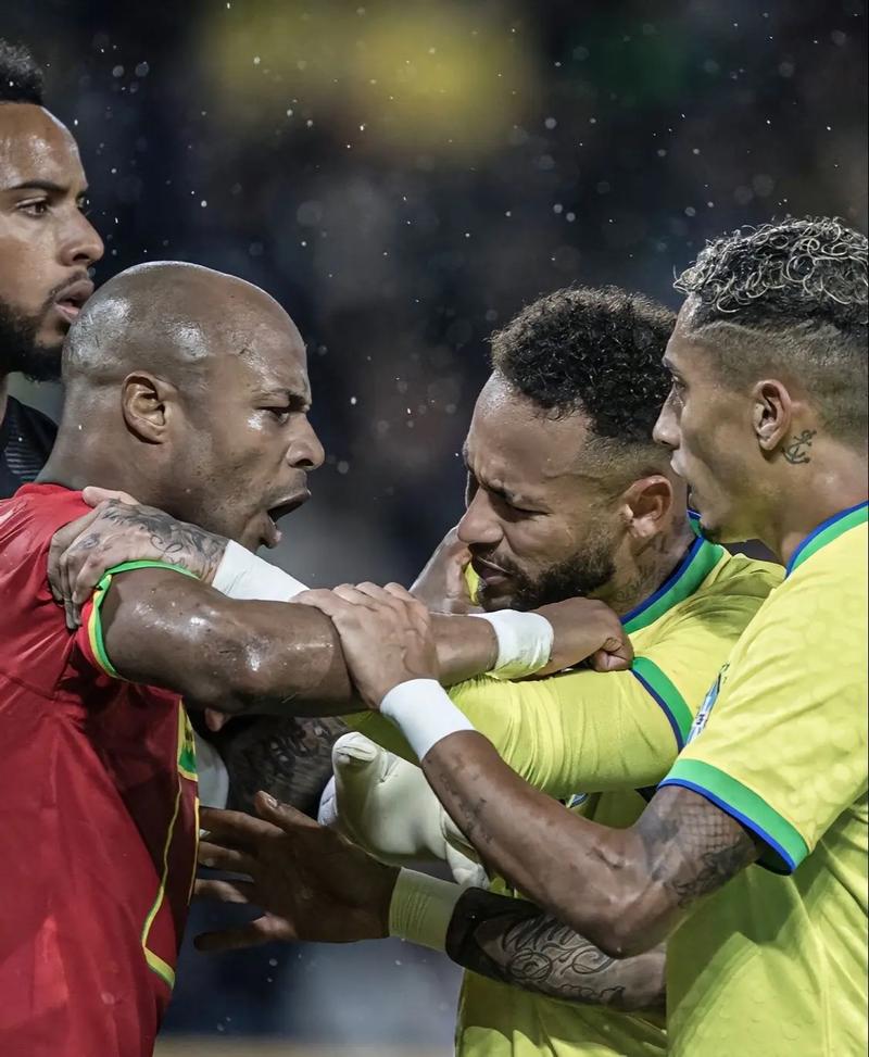 养伤!内马尔观看CS2比赛,为巴西战队黑豹加油