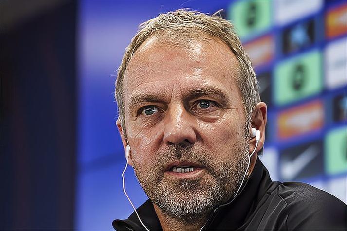 世体:弗里克应对伤病继续调整阵容,目前演练了两套阵容应对比赛