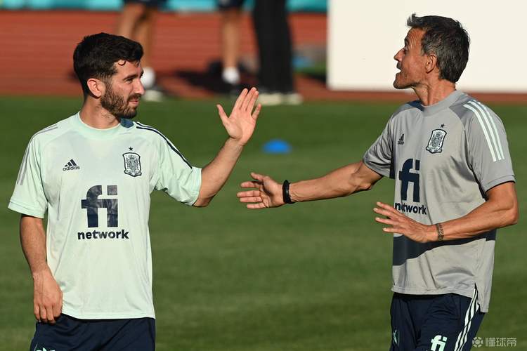 每体:德科克罗地亚之行不仅与16岁新星会面,还考察了瓦雷拉