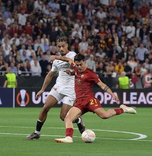 曼奇尼:我一直具备进攻属性,罗马队防守稳固并非只靠后卫