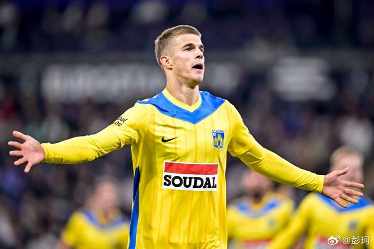 汉堡后卫武什科维奇失良机怒砸球门致手指骨折,随后攻入赛季首球