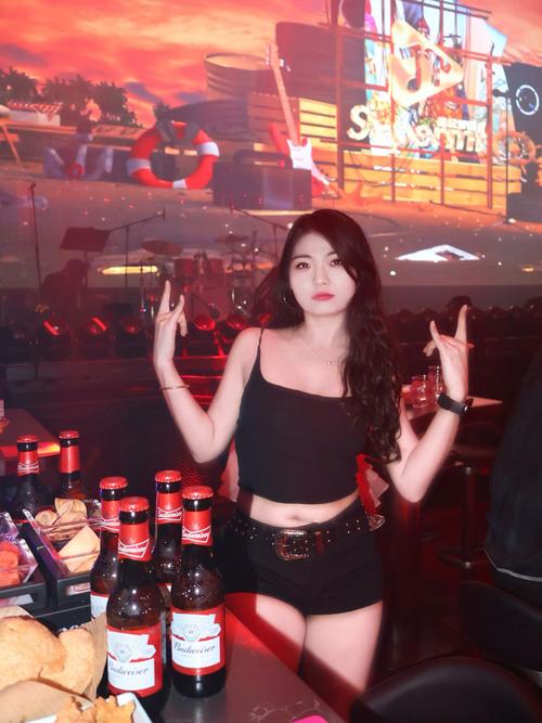 【小吧社交秀】登贝莱圆梦金球 胡梅尔斯女友参加啤酒节