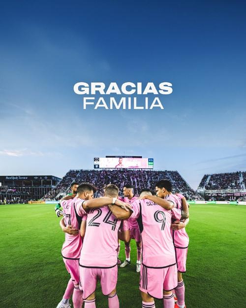 迈阿密“名宿”！21岁的阿伦迎来迈阿密百场里程碑，全队合影庆祝