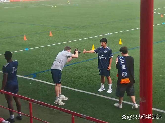 踏上新征程!莱里达竞技社媒晒邝兆镭签约+亮相视频