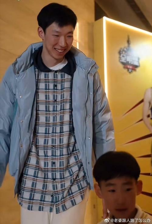 到后海游玩！周琦坐三轮车&学习歇后语：盖了帽儿了 嘿