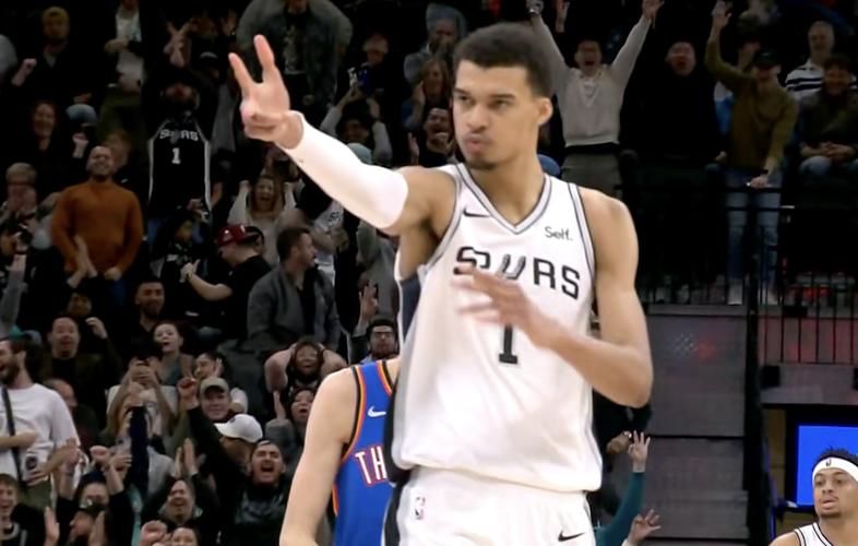 我不要面子的吗？文班亚马血帽粉丝&随即隔扣对方！