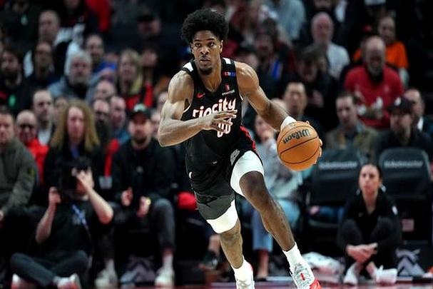 西部各队最大漏洞分析:湖人防守堪忧 火箭控卫存疑 勇士只有10人