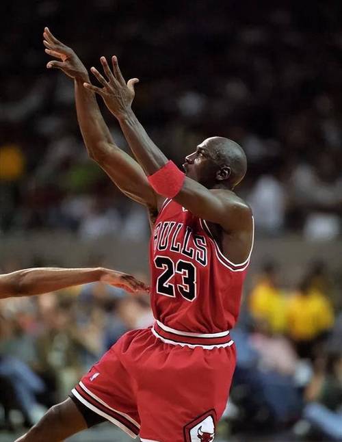 布莱恩-肖评历史最佳首发:魔术师乔丹伯德邓肯奥尼尔
