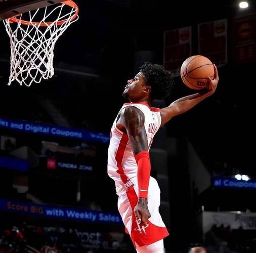 杰伦-格林:主帅强调进攻空间要拉得更开 我们打快速强硬的篮球