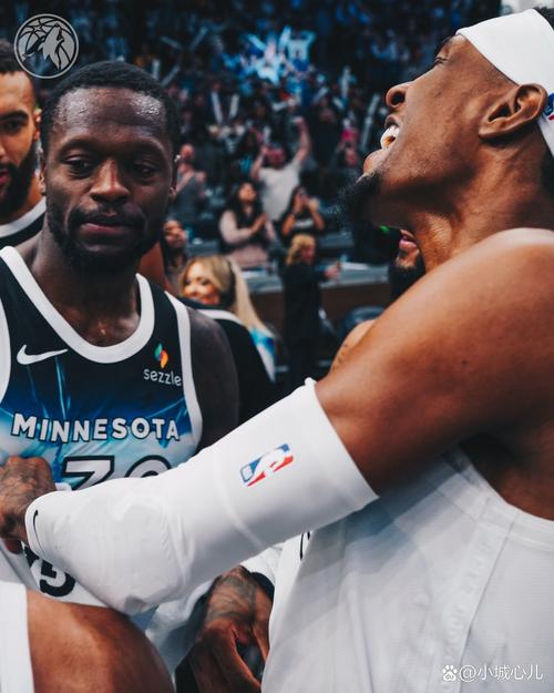 布克:我喜欢打控卫 我的天赋是得分但我能为队友创造机会