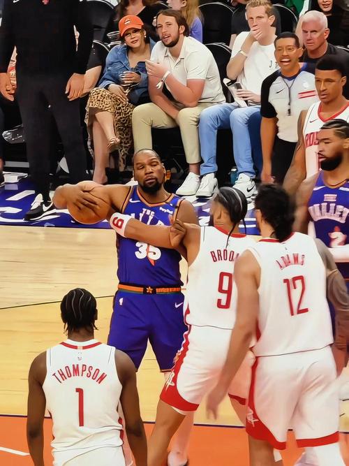 布克:狄龙不是队友时你会恨他 但成为队友你会张开双臂拥抱他