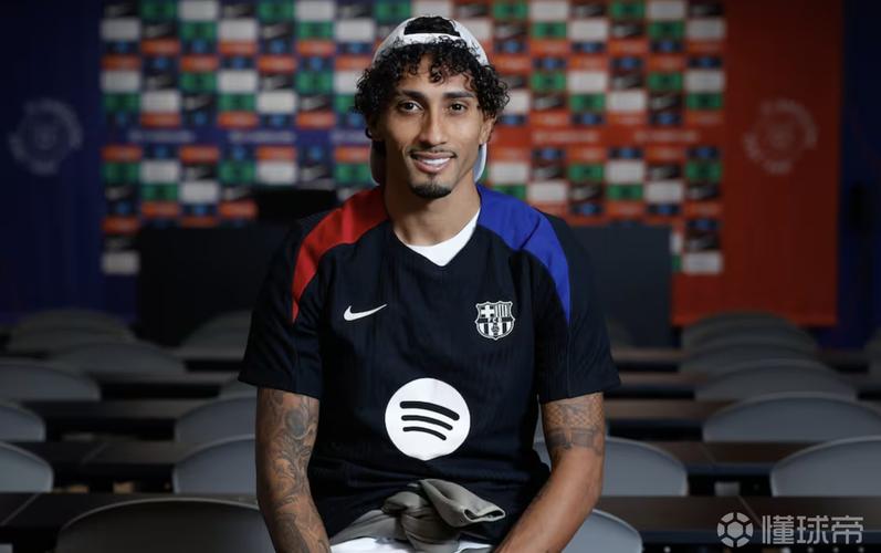 没有大碍！六台：拉菲尼亚赛后走路正常，对阵皇家社会可能休息