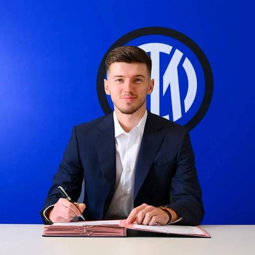 米体:齐沃原本想引进科内,但转会市场的走向让国米只能买迪乌夫