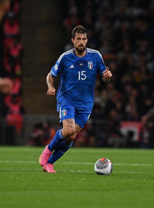 都体:在莱奥尼重伤后,意大利国家队考虑重新征召阿切尔比