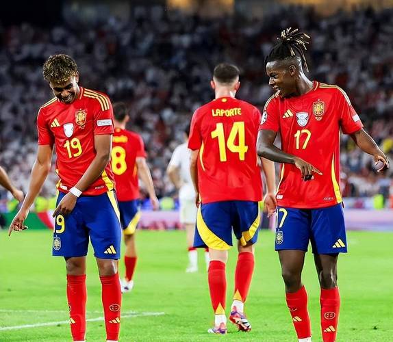 460无锋阵!西班牙传控巅峰首发6大顶级传奇中场,4-0横扫意大利