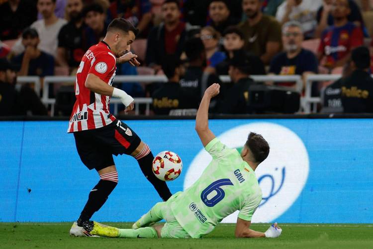 TA:加维伤病让巴萨更衣室情绪低落,担心同样意外发生在自己身上