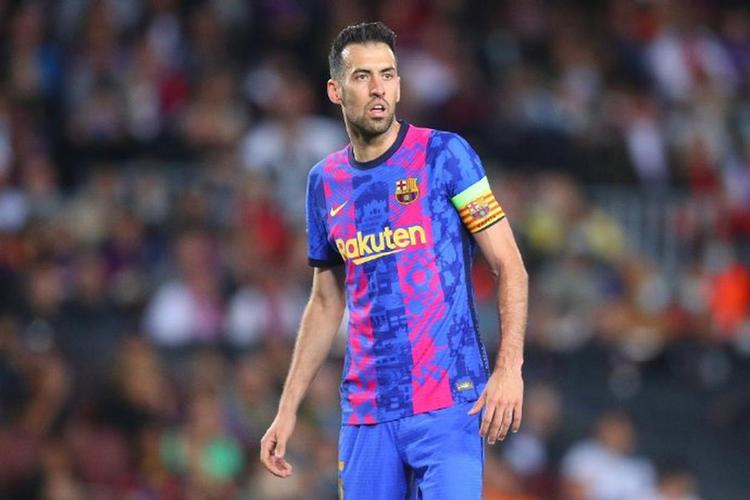 还能踢！布斯克茨赛季结束退役，昨日写意手术刀直塞助攻梅西破门