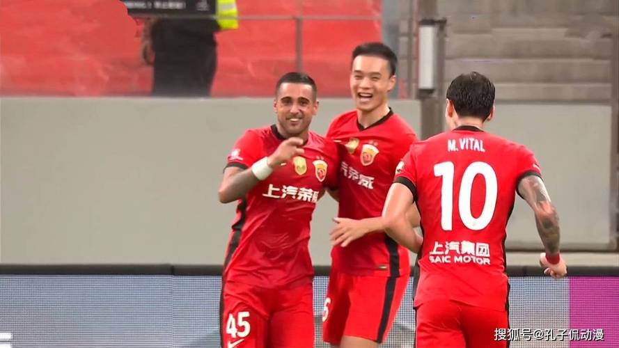 起死回生！莱昂纳多读秒绝杀！海港连扳两球3-2反超三镇！