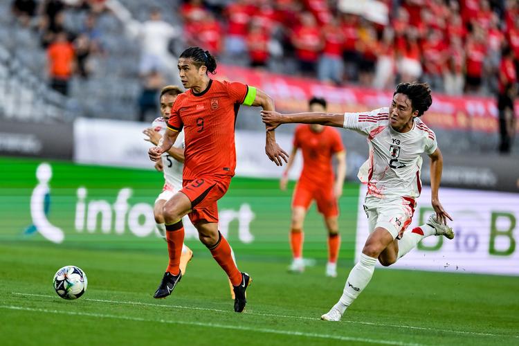 这都没进！塞鸟单刀一片开阔地，最后调整射门一脚踢飞