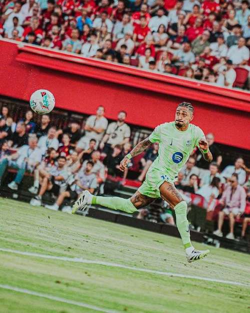 不堪重负!拉菲尼亚将因伤缺阵3周,此前参加新赛季以来每场比赛