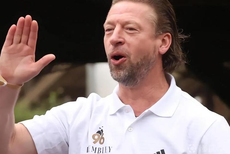 凯恩谈未来:续约是可以讨论的事情,未考虑回英超冲击希勒纪录