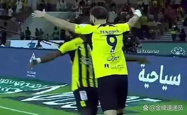 吉达联合门将出击失误，C罗半空门机会离谱打高、抱头懊恼不已