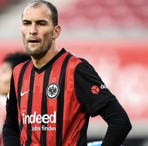 两年前遭心脏骤停!前荷兰国脚多斯特宣布退役,生涯540场进269球