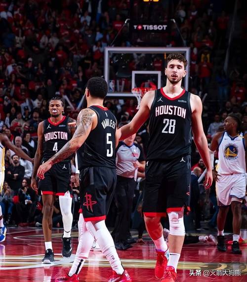 名记:火箭季前赛将更多安排谢泼德&阿门当控卫 KD申京也会多持球