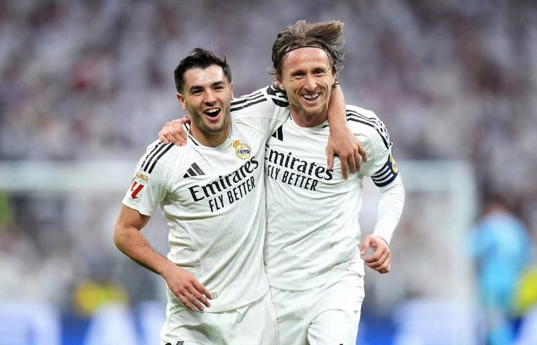 魔笛pk德布劳内!布冯:米兰和那不勒斯势均力敌,两队都很稳健