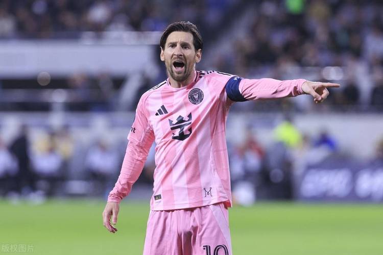 射手榜紧追梅西!洛杉矶FC前锋博安加远射破门,对手回传失误送礼