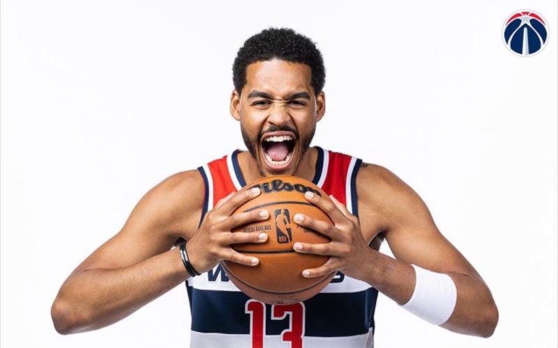 美媒晒普尔&卢尼22年和25年的定妆照:三年后两人重聚️!