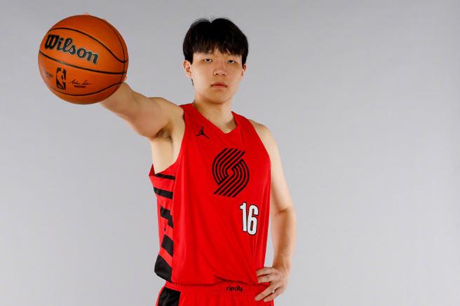 杨瀚森:我想努力成为一个让中国和波特兰骄傲的球员