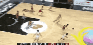 效率低！李沅珊18投仅4中拿到12分5板 三分11中2