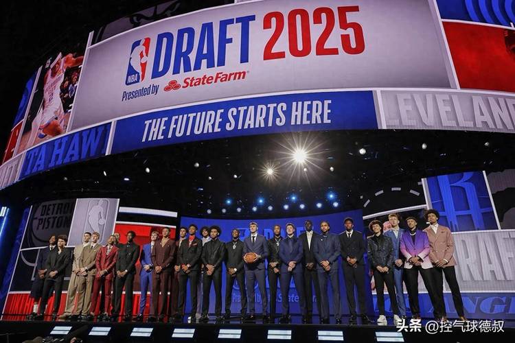 埃奇库姆:NBA球员能随便连续命中很多很多球 我之前很少见到