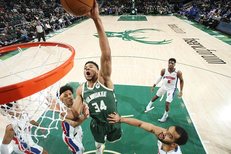 可惜外线不开!希德曼12中7空砍全队最高19分 但三分4中0