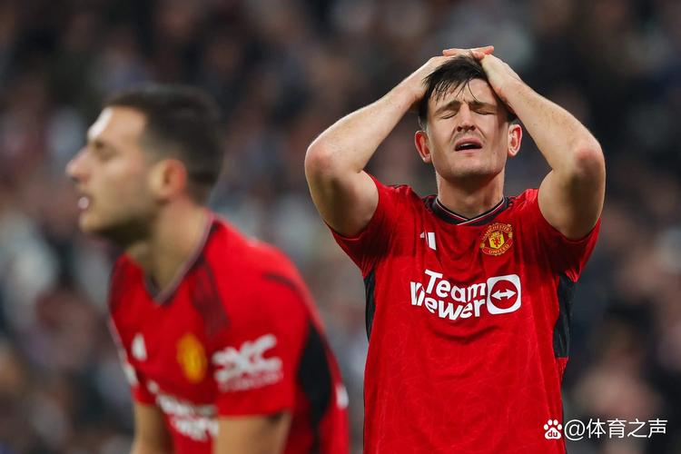 内维尔:阿莫林让芒特踢左翼卫很可笑,曼联的表现和结果无法接受