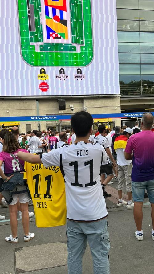 尼斯南看台球迷高唱歧视性歌曲,对阵巴黎FC的比赛暂时中断