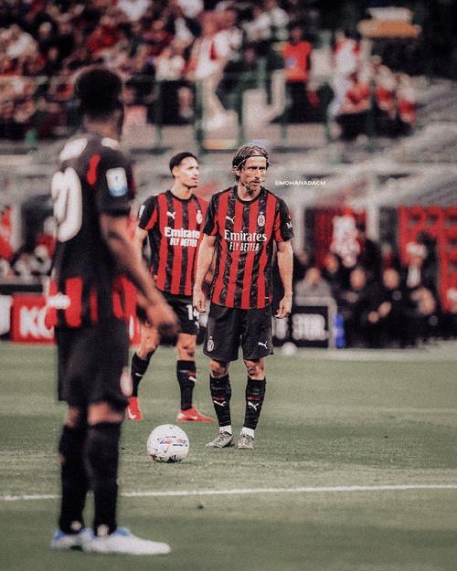 懒王学学👀40岁莫德里奇补时越过莱奥逼抢，再跑回莱奥身后防守