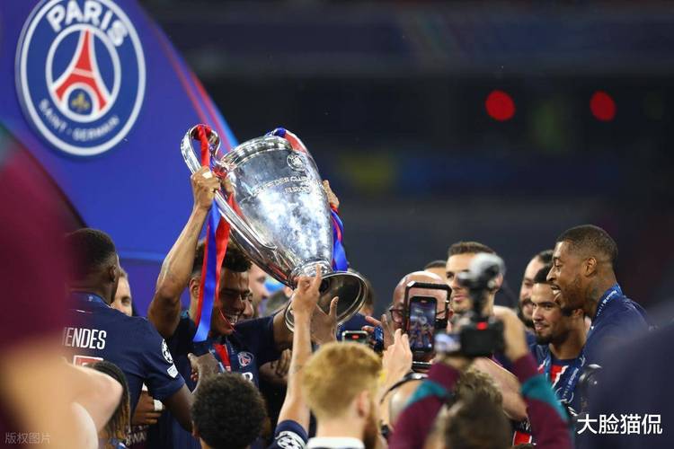 金球奖官方:杜埃欧冠决赛的第二球当选年度最佳表现