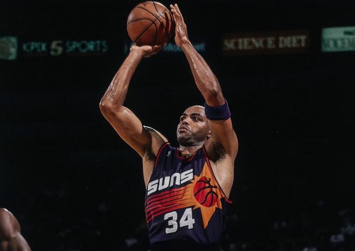 巴克利:库里在我们年代会被教训 他能承受乔丹遭遇的那种防守吗