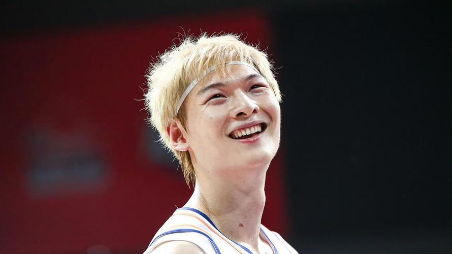 王哲林：亚运时有个女生走过来直接说“王奶奶我可以跟你合影吗”