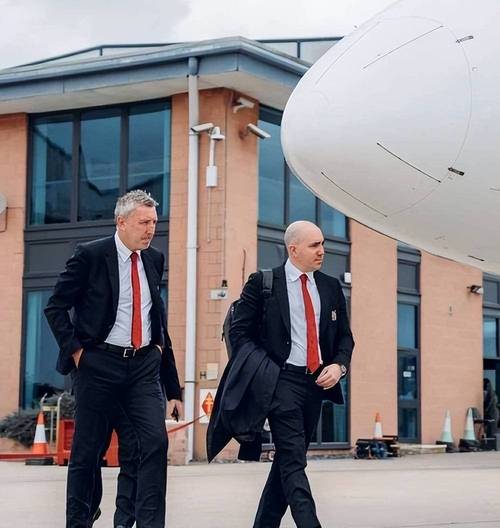 英媒:球员和阿莫林的家人受邀前往卡灵顿观看训练,参加曼联活动