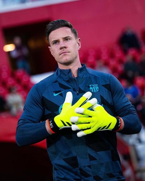 记者:基耶萨递补莱奥尼的欧冠名额,但未入选出征加拉塔萨雷名单