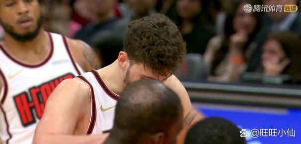 范弗里特受伤!申京:我甚至不愿意相信这个消息 这让我很痛心