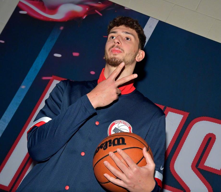 KD:申京不仅能防守/挡拆/攻筐/封盖 他还能像后卫那样处理球