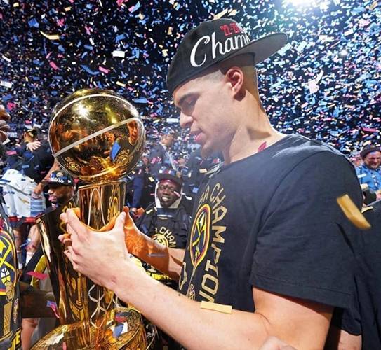 掘金主帅:小波特目前在社交媒体上所分享的内容确实非同一般